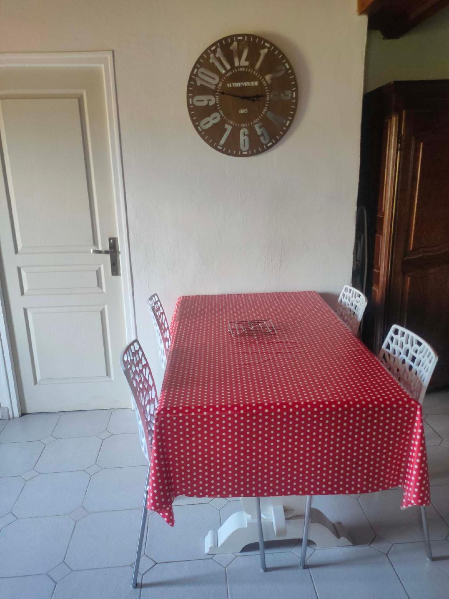 Appartement Avec Grand Jardin Et Parking, Uzes Exterior photo